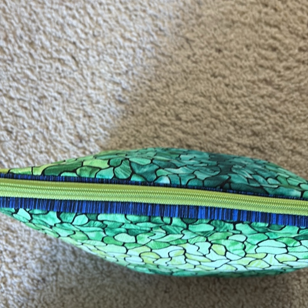 Green Patterned Zipper Pouch - Picture 3 of 3